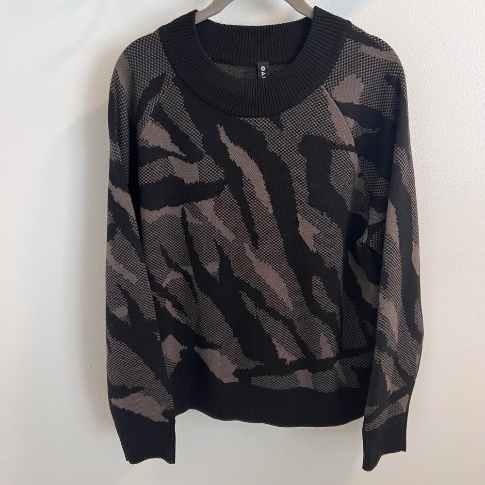 Athleta Gray Camouflage Jacquard Crew Sweater Size S